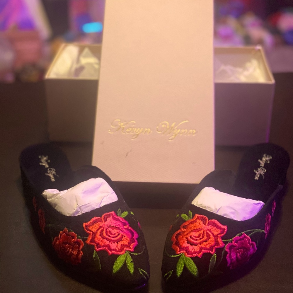 Kevyn Wynn Luxury Flats NEW!